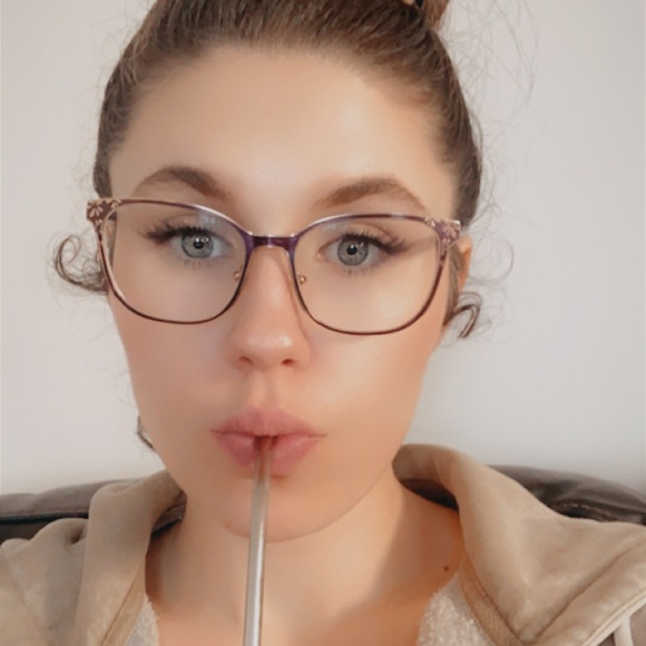 Meet your Posher, Haley - Picture 1 of 1